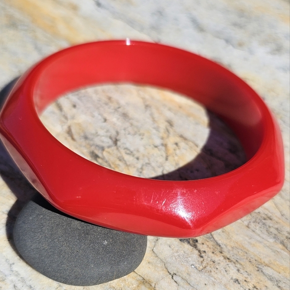 VTG Cherry Red Bakelite Octagon Bangle Bracelet